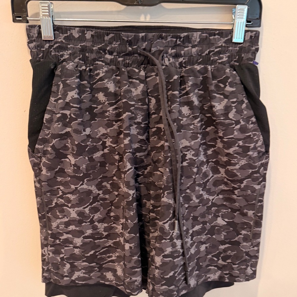 Lululemon Surge Shorts Mens Black Gray Camo Lined Running Athletic Drawstring